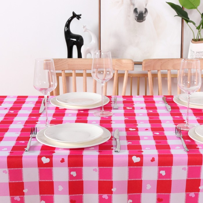 LUSHVIDA Valentine's Day Round Tablecloth- Polyester Checkered Heart Pattern Tablecloth, Table Cover Protector for Valentine,Wedding Decoration Use, Red & White